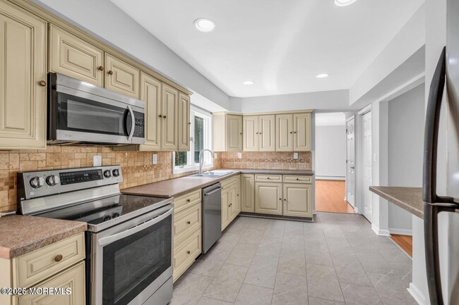 Building Photo - 830 Brookside Dr