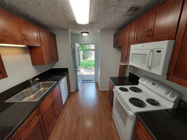 Building Photo - 3807 Quiet Pl Dr