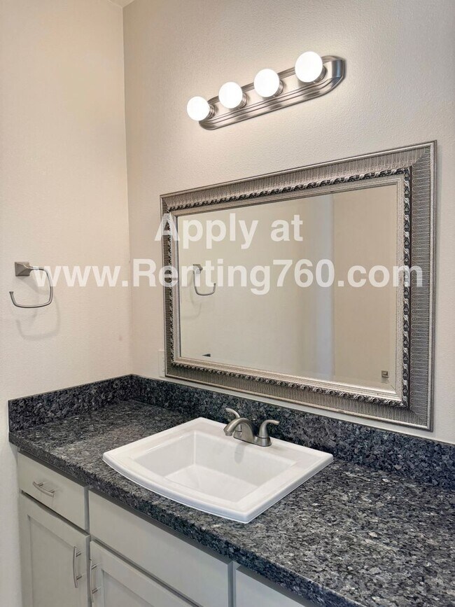 Building Photo - Incredible 4 Bed 3 Bath Home In Sage Estates!!!