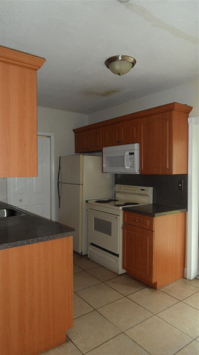 Building Photo - 700 N 70th Ave