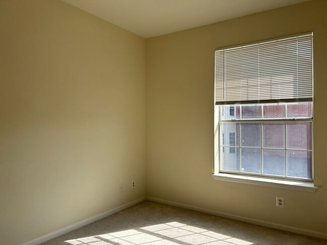 Building Photo - Third floor condo