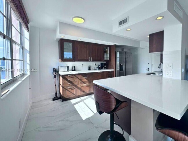 Building Photo - 3161 S Ocean Dr