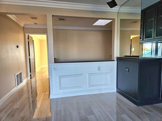 Building Photo - Beautiful condo ready for you to move into!