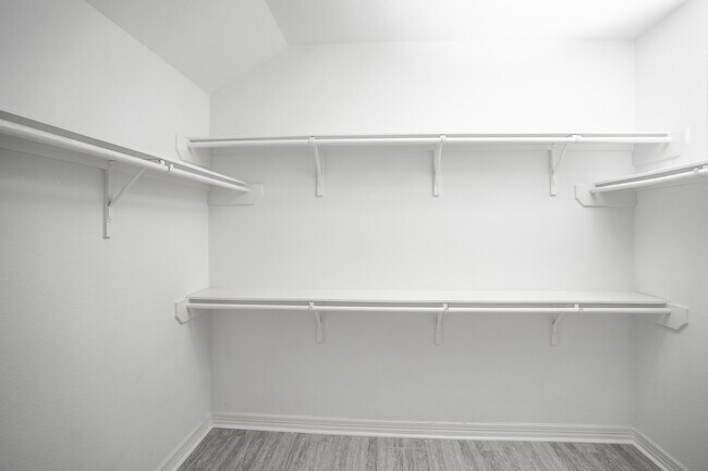 Building Photo - 2230 Falcon Brook Dr