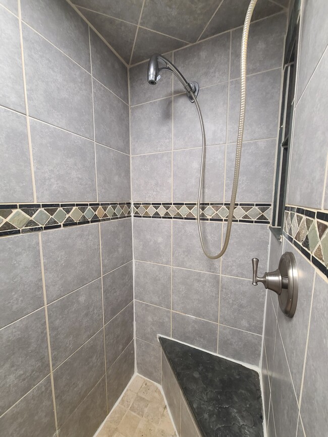 Building Photo - 6 Cherry Hill Dr