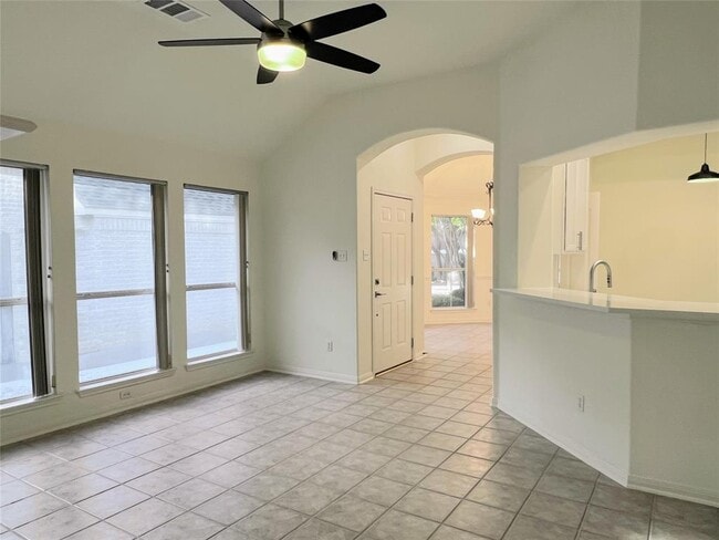 Building Photo - 10 Troon Dr