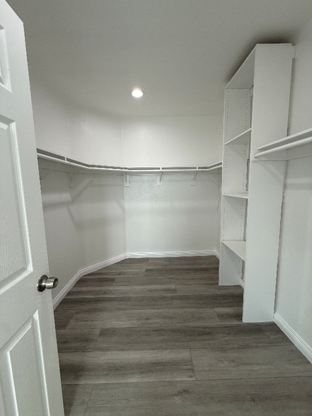 Building Photo - 7398 N Maple Ave