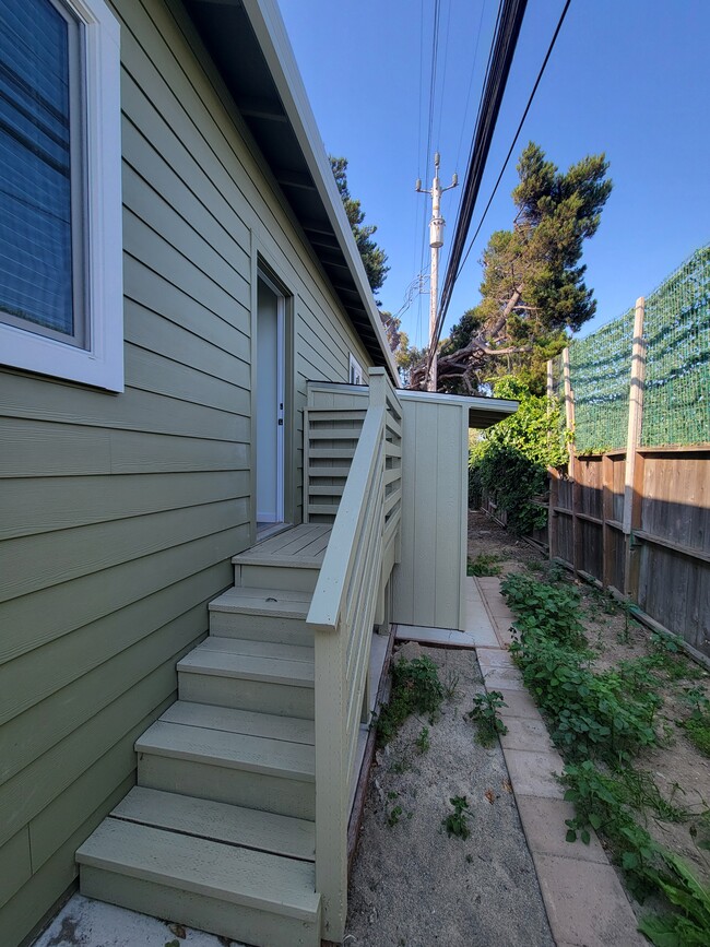Building Photo - 125 Francisco Dr
