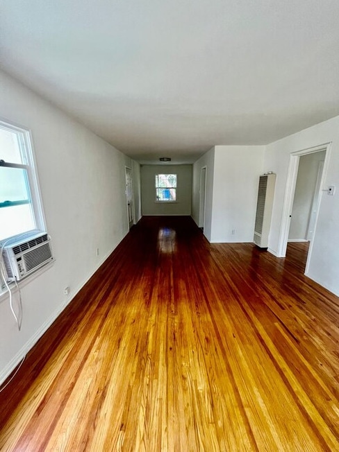 Building Photo - Riverside