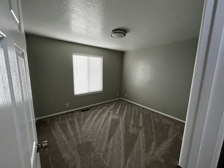 Building Photo - 1442 Willowbrook Dr
