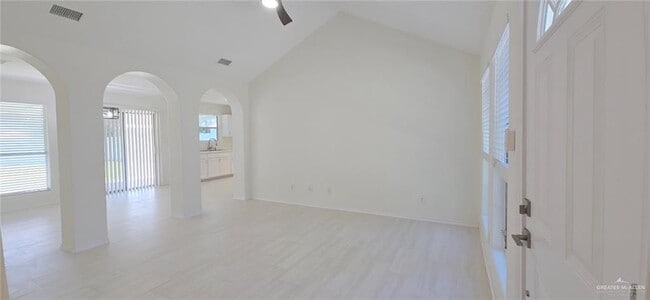 Building Photo - 16 Delia Ave