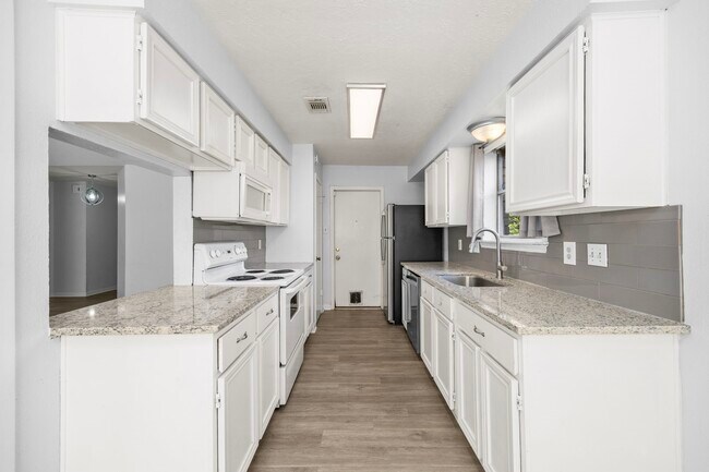 Building Photo - 10231 Gulfstream Ln