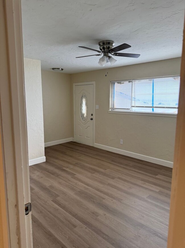 Building Photo - 3/2 Fenced yard PET FRIENDLY PTISD