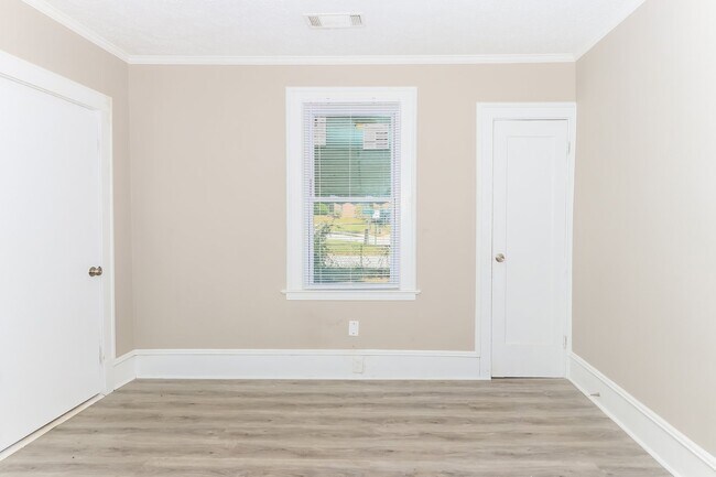 Building Photo - 1385 Patterson St