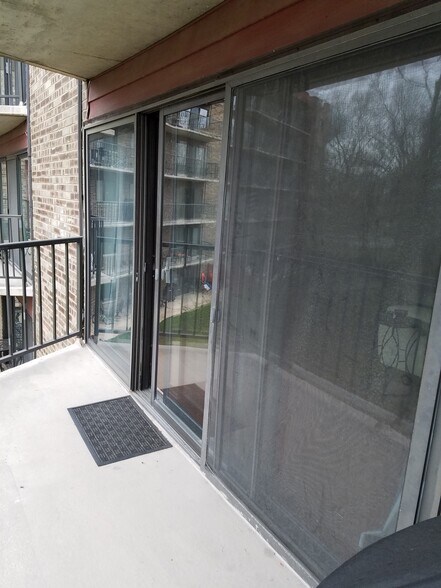 Building Photo - 111 S Baybrook Dr