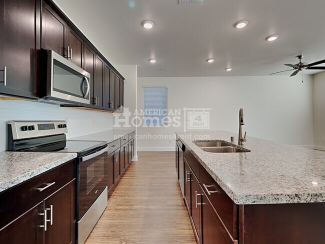 Building Photo - 80 Cabaletta Lane