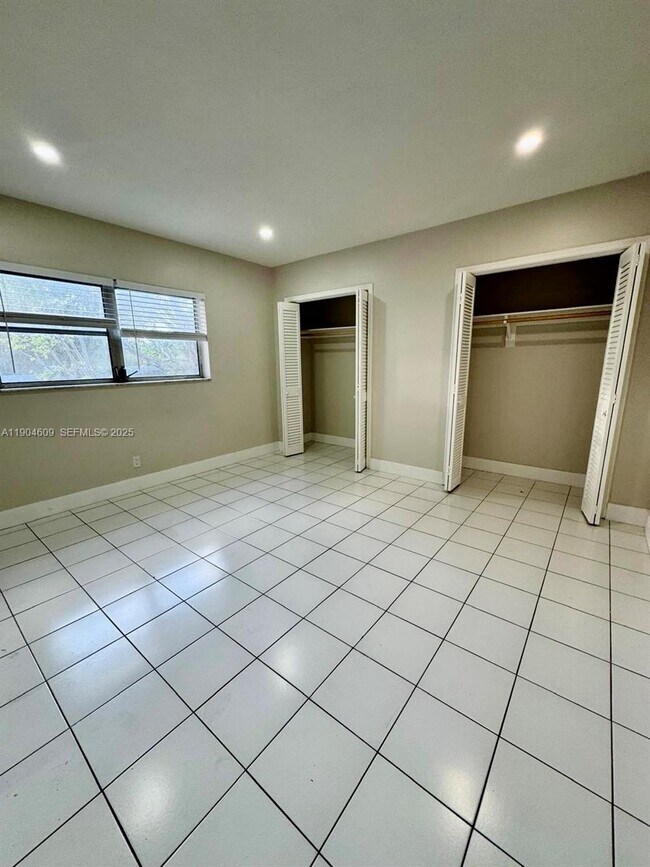 Building Photo - 2418 Polk St