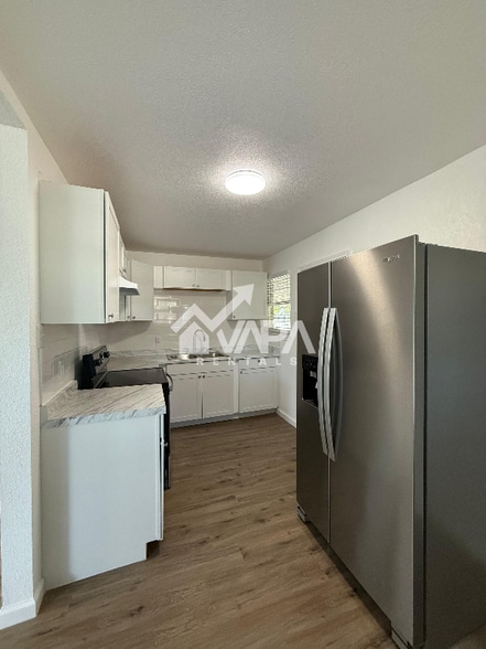 Building Photo - 332 W Mandalay Dr