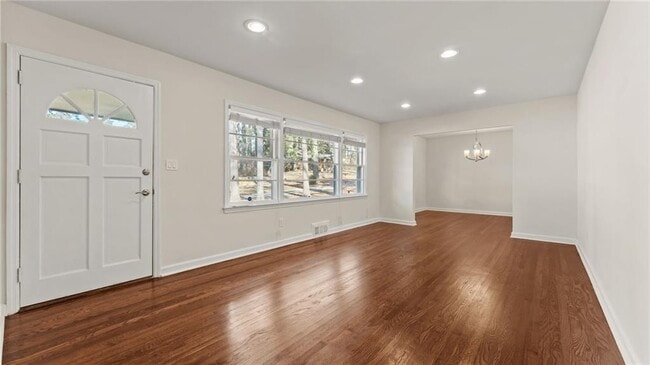 Building Photo - 2038 S Akin Dr