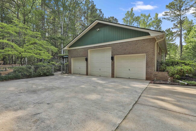 Building Photo - 120 Tall Pine Dr