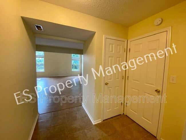 Building Photo - 7310 Parklake Pl