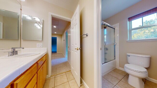 Building Photo - 123 Warbler Ln
