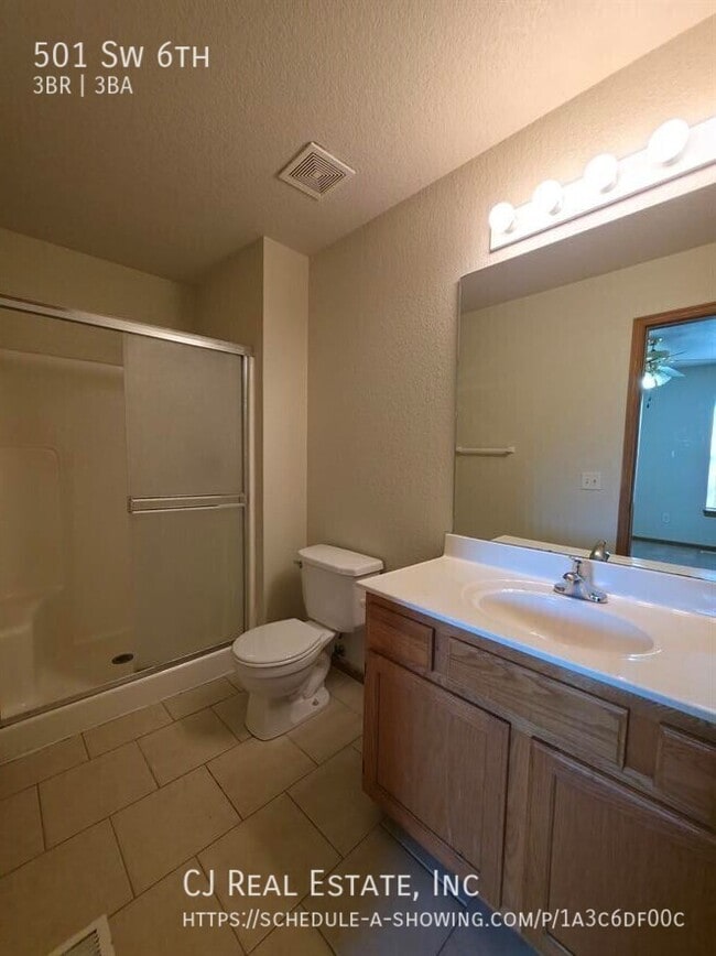 Building Photo - 501 Sw 6th-