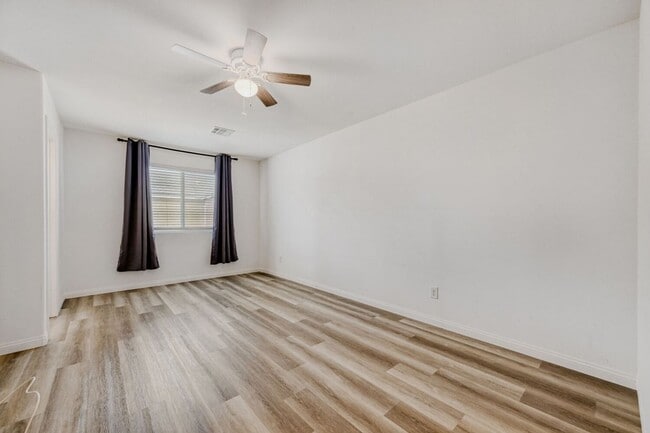 Building Photo - Stylish 3-Bed Modern Home Near St. Rose Pkwy + WiFi Included