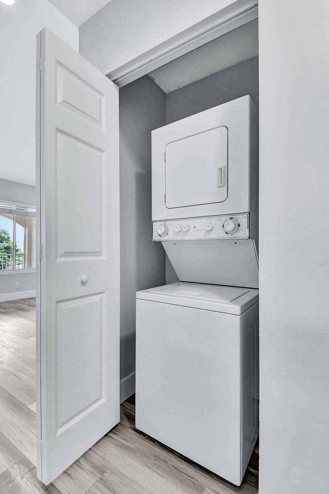 Building Photo - 815 W Boynton Beach Blvd