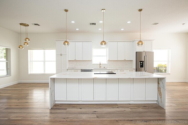 Building Photo - 10881 La Salinas Cir