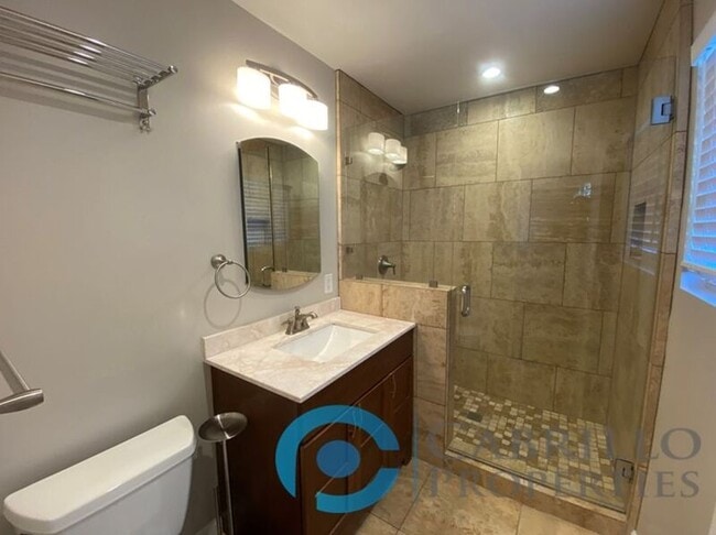 Building Photo - 3076 Governor Dr