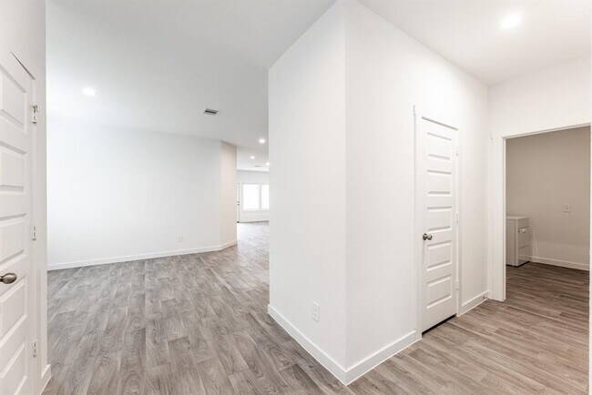 Building Photo - 31702 Whittis Hl Wy