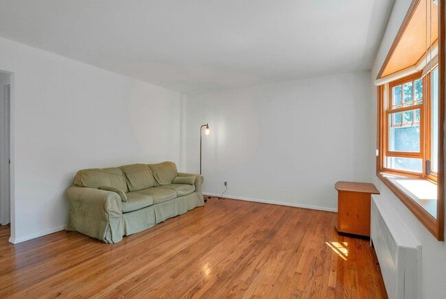 Building Photo - 75 Grandview Ave