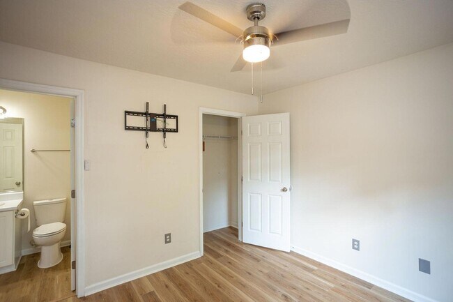 Building Photo - 6053 Sanibel Dr