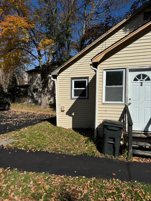 Building Photo - 27 Hillside Ave