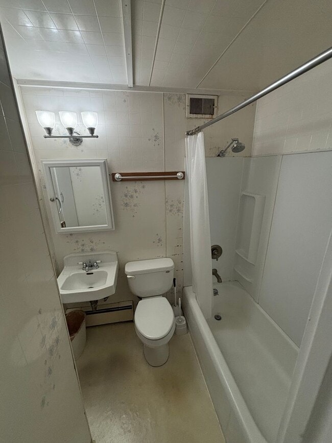 Building Photo - 1411 3rd Ave