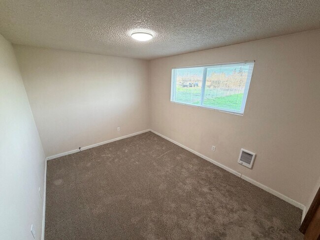 Building Photo - Two Bedroom Home in Aumsville