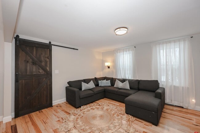 Building Photo - 395 Critchett Rd