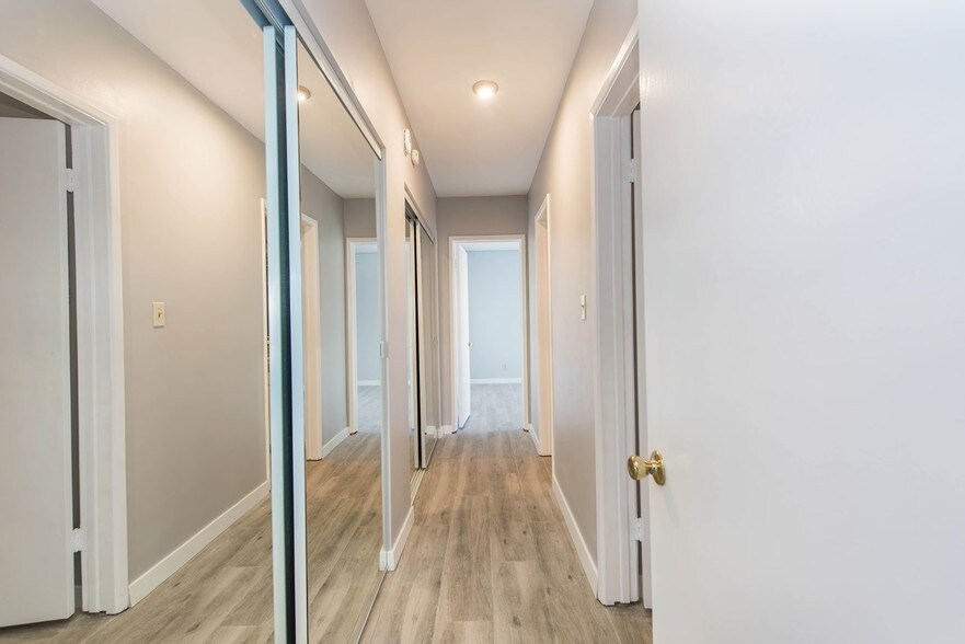 Building Photo - 4710 E Shaw St