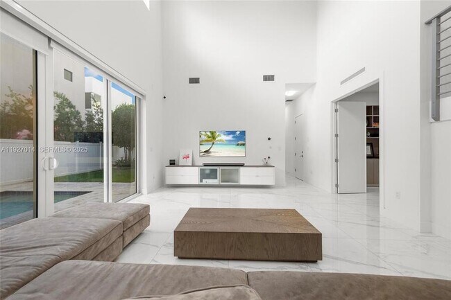 Building Photo - 7455 NW 103rd Pl