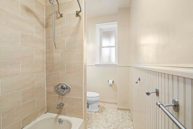 Building Photo - 282 Magnolia Ave