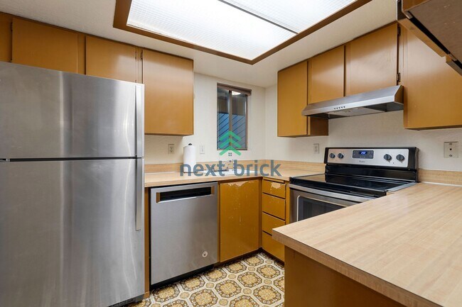 Building Photo - 2 BED & 2 BATH CONDO FOR RENT