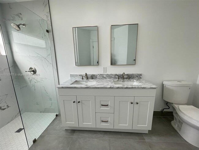 Building Photo - 211 E Riverbend Dr