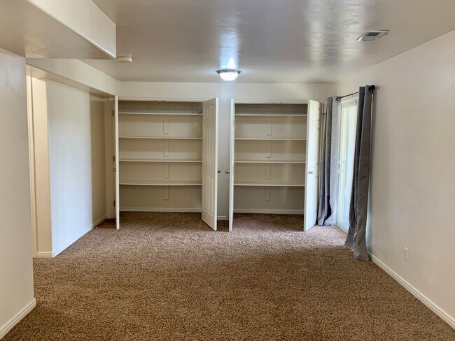 Building Photo - Riverton Townhome with Large Floorplan