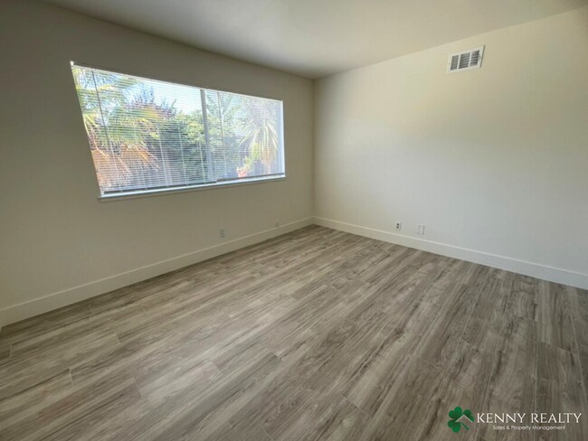 Building Photo - 4 Bedroom, 2 Bathroom Home in Foster City with Large Yard