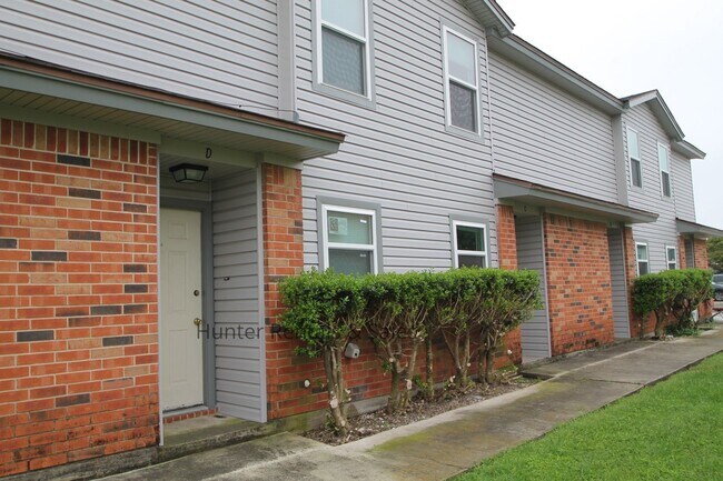 Building Photo - 3704 Hereford Ln