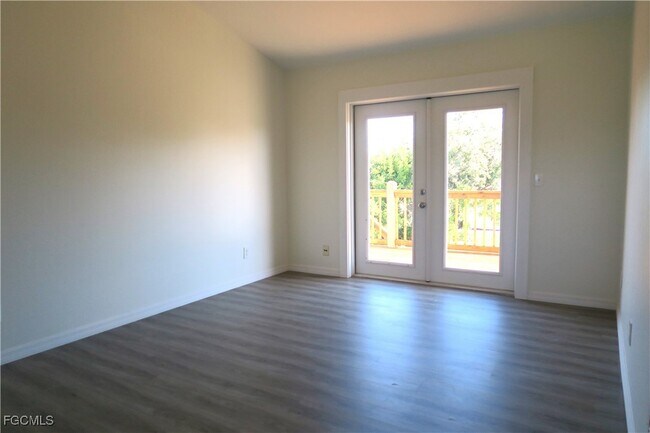 Building Photo - 2309 SE 5th Pl