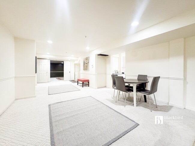 Building Photo - 1706 Poling Ave