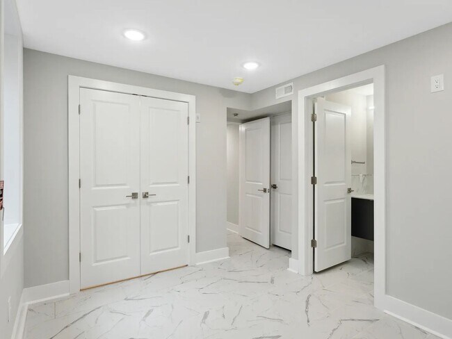 Building Photo - 2120 Berges St