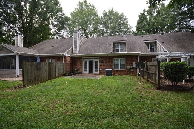 Building Photo - 3319 Philmont Dr